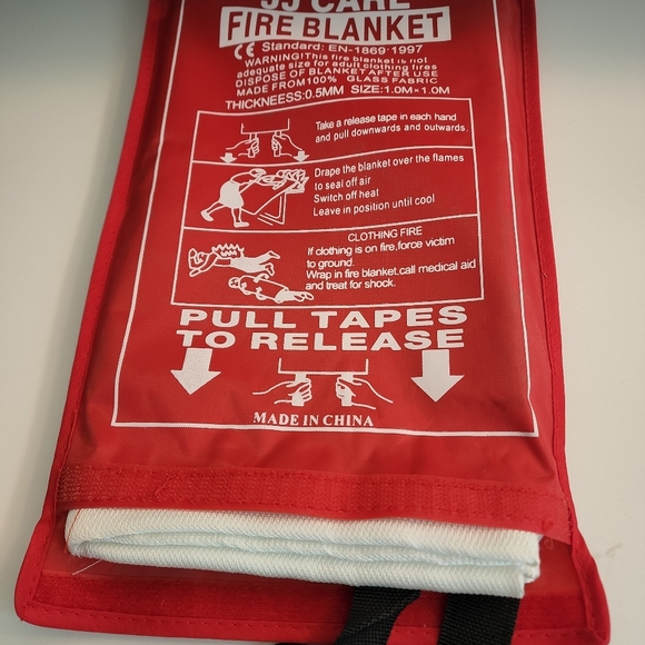 JJ Care Fire Blanket EN-1869 1997, size 1x1m made from 100% glass fabric. NEW - Picture 2 of 2